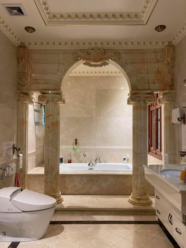 Nhà tắm thiết kế theo kiểu hoàng gia. Ảnh: Vietnamnet 