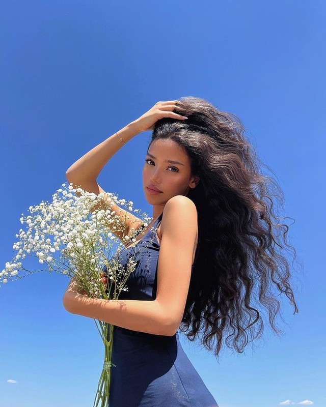 Dina được netizen quan tâm chú ý sau khi cô đi casting nhân vật nữ chính Ariel trong phim này vào năm 2019 nhưng không được Disney lựa chọn.