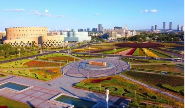 Vườn hoa không có bóng người qua lại. Ảnh: Getty