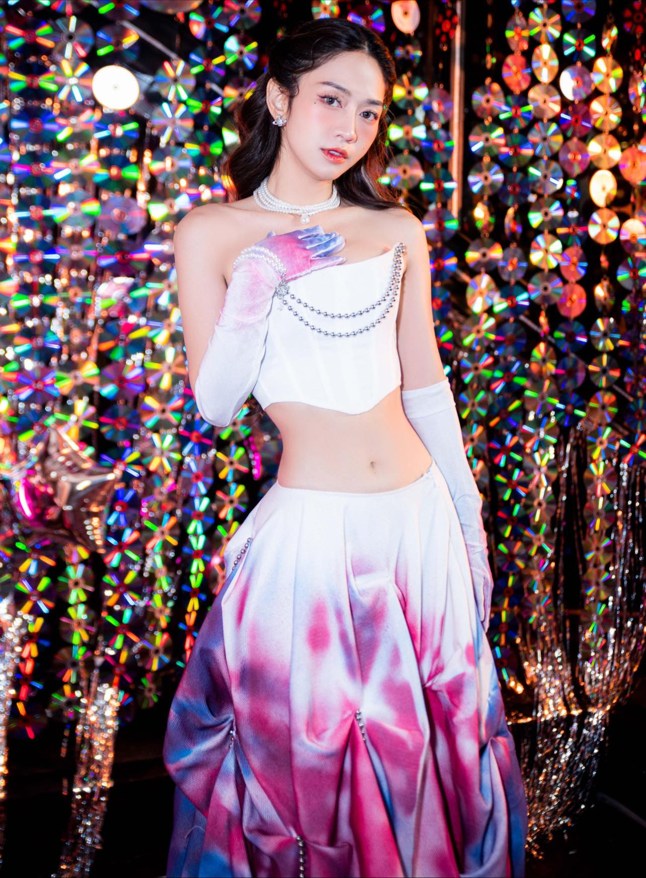 Lê Bống từng có tuổi thơ trong gia đình không mấy khá giả, bù lại họ yêu thương, động viên nhau vượt qua nghịch cảnh.