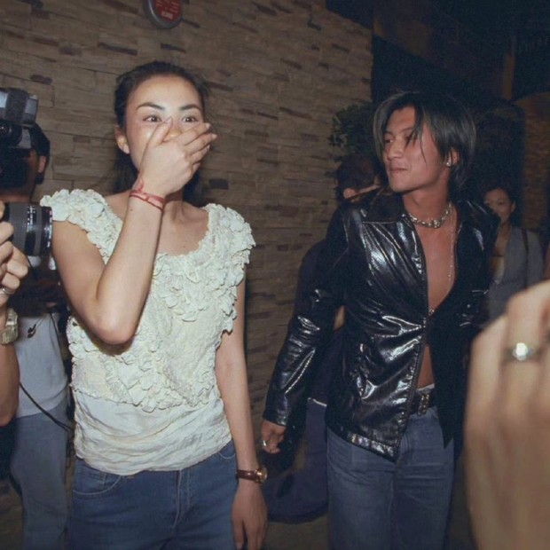 Vương Phi và Tạ Đình Phong lần đầu tiên công khai xuất hiện cùng nhau vào đầu những năm 2000. Ảnh: Weibo.