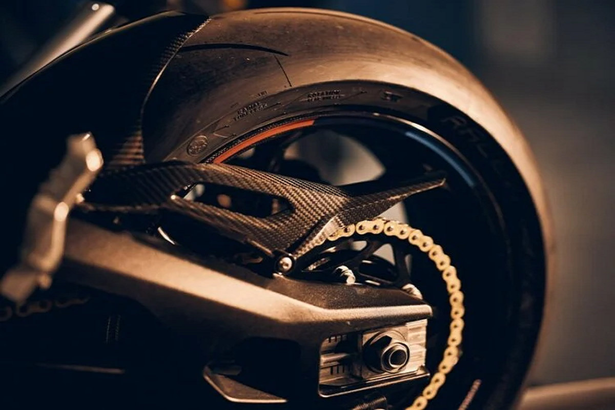 Ngoài ra mẫu xe BMW M1000 XR 2024 mới này còn được trang bị gói tùy chỉnh M Competition Package giúp giảm trọng lượng và tăng hiệu năng của xe.