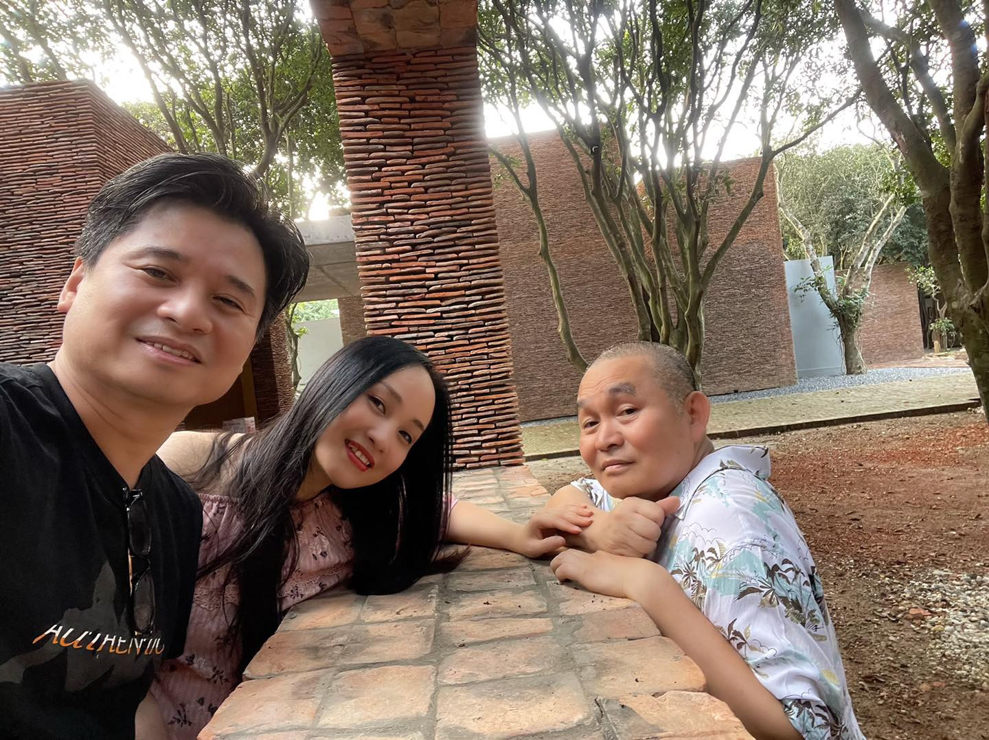 Xuân Hinh là hàng xóm của vợ chồng ca sĩ Tấn Minh - Thu Huyền.