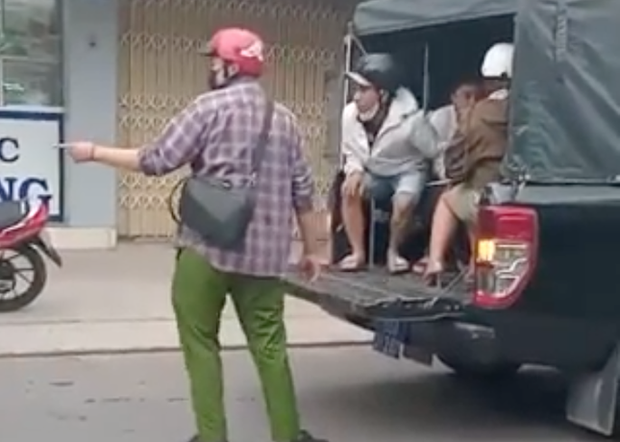 Công an kịp thời có mặt đưa những người liên quan về trụ sở