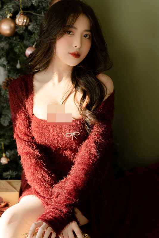 Chuộng mặc áo khoét sâu, gái xinh 2K thường xuyên khoe hình ảnh vóc dáng cân đối nhất là vòng 1 đầy đặn.