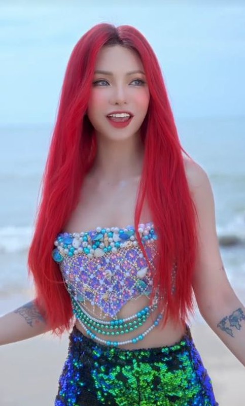 Dù không phải là diễn viên chuyên nghiệp, nhưng biểu cảm của nữ TikToker khi ở dưới nước rất tự nhiên, cho thấy nỗ lực và tài năng của cô nàng.