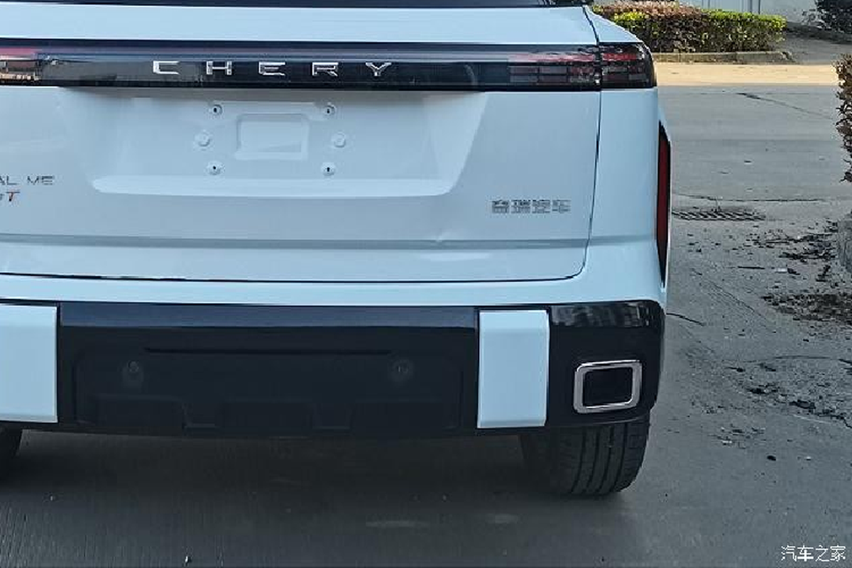 Chery TJ-1 được trang bị hệ truyền động plug-in hybrid C-DM với máy xăng 4 xi-lanh, tăng áp, dung tích 1.5 lít, tạo ra công suất tối đa khoảng 154 mã lực và mô-men xoắn cực đại 220 Nm, động cơ này còn có mô-tơ điện. Hệ truyền động xăng và điện cho phép xe chạy được quãng đường tối đa 1.200 km đồng thời chỉ tiêu thụ lượng xăng trung bình 1 lít/100 km. 