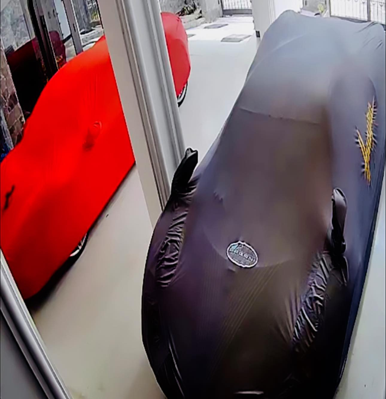 Siêu xe Ferrari của Cường Đô la hiện đã nằm trong nhà đại gia Minh Nhựa. Ảnh: Phạm Trần Nhật Minh