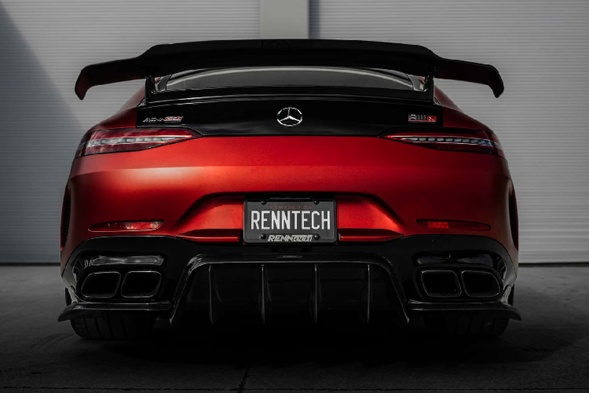 Tùy vào chất lượng nhiên liệu mà hiệu suất của xe có sự thay đổi, đối với xăng đạt 100 octan xe có thể đạt công suất cực đại 1,100 mã lực nhưng nếu mức xăng còn 93 octan sẽ giảm công suất còn 965 mã lực. Về phía RENNtech đã hiệu chỉnh lại giúp công suất tối ưu hơn và đảm bảo khả năng vận hành.