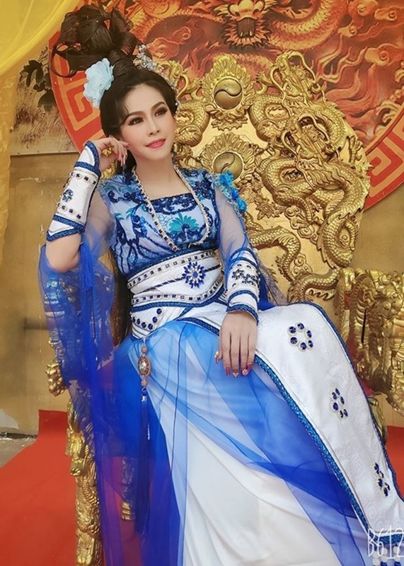 Năm 2022, trong chương trình Đời nghệ sĩ, Bình Tinh phủ nhận tin đồn cạch mặt Hồng Phượng. Ảnh: Vietnamnet.