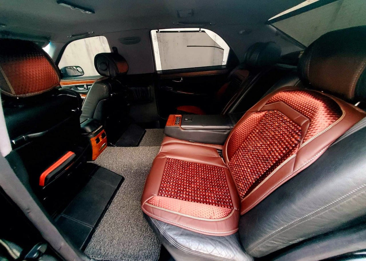 Không gian phía sau khoang hành khách rất rộng thoáng. 