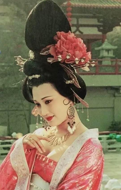 Có thể rằng câu trả lời về số phận của Dương Quý Phi sẽ mãi mãi là một bí ẩn. Tuy nhiên, ngôi mộ này vẫn đứng làm chứng nhân cho vẻ đẹp và sức hấp dẫn của một trong tứ đại mỹ nhân Trung Hoa, một người phụ nữ đã làm rung động trái tim vua Đường Huyền Tông. 