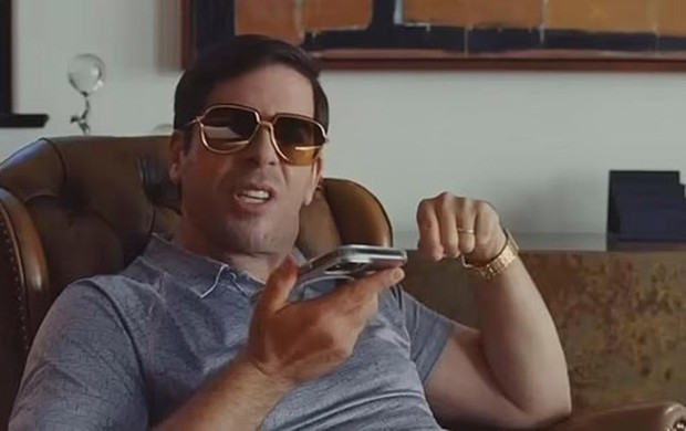 Nhân vật Andrew Finkelstein gây phẫn nộ với câu thoại xúc phạm nạn nhân lạm dụng tình dục (nh: The Idol)