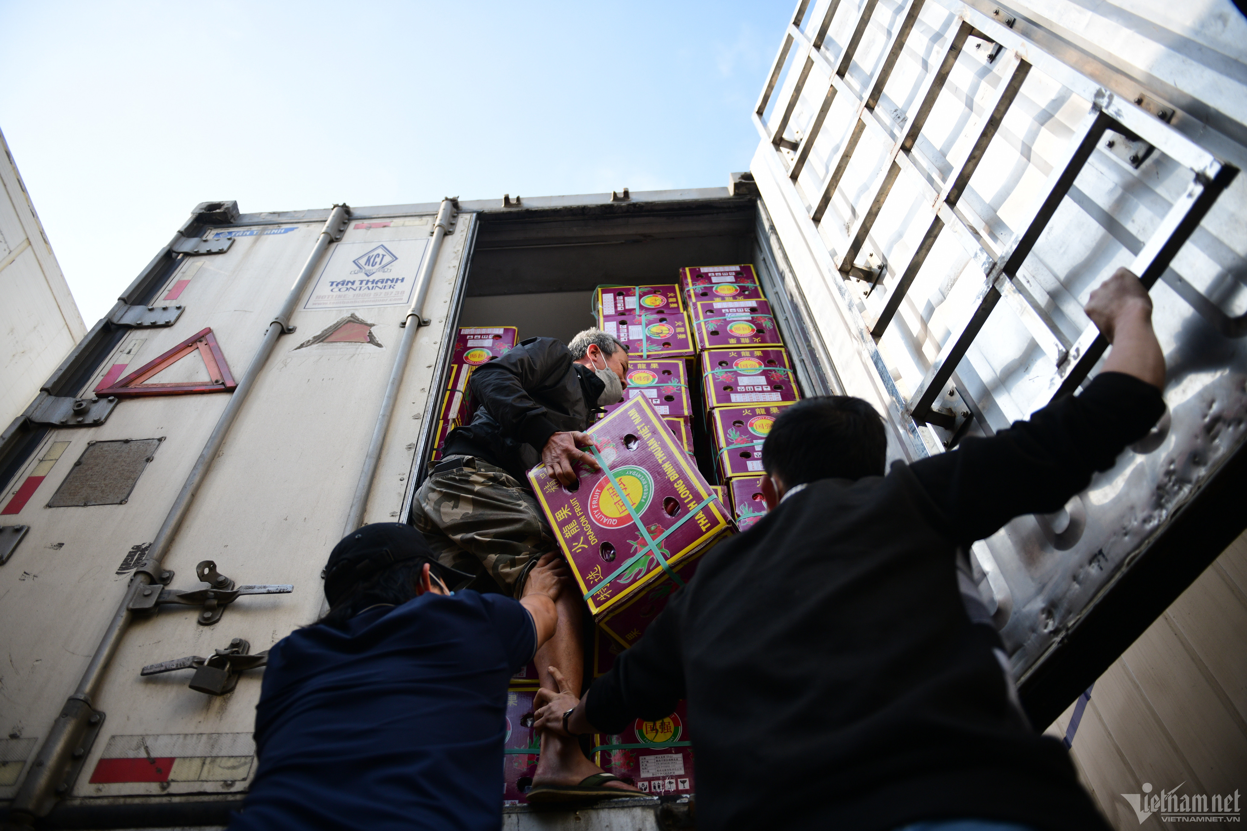 Doanh nghiệp tất bật chuẩn bị cho các đơn hàng xuất khẩu (Ảnh: Thạch Thảo)