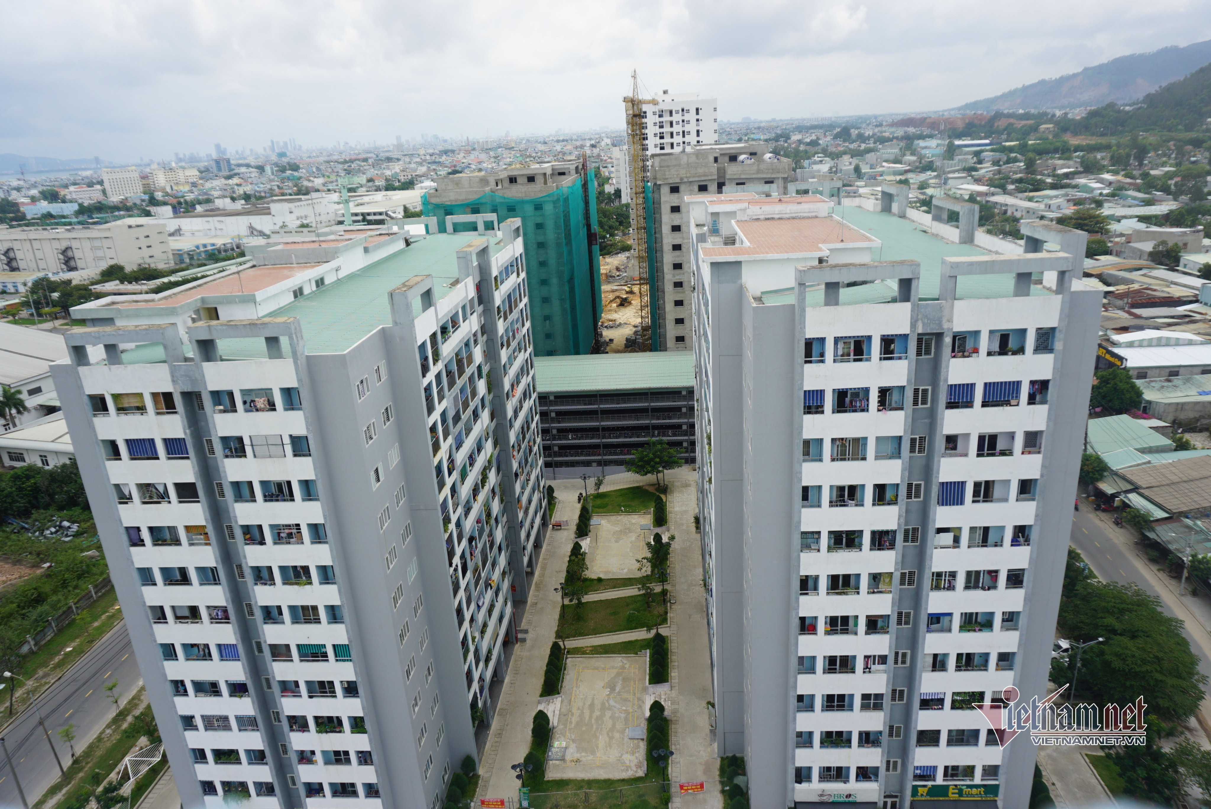 Người lao động nghèo vẫn khó tiếp cận mua nhà ở xã hội. 