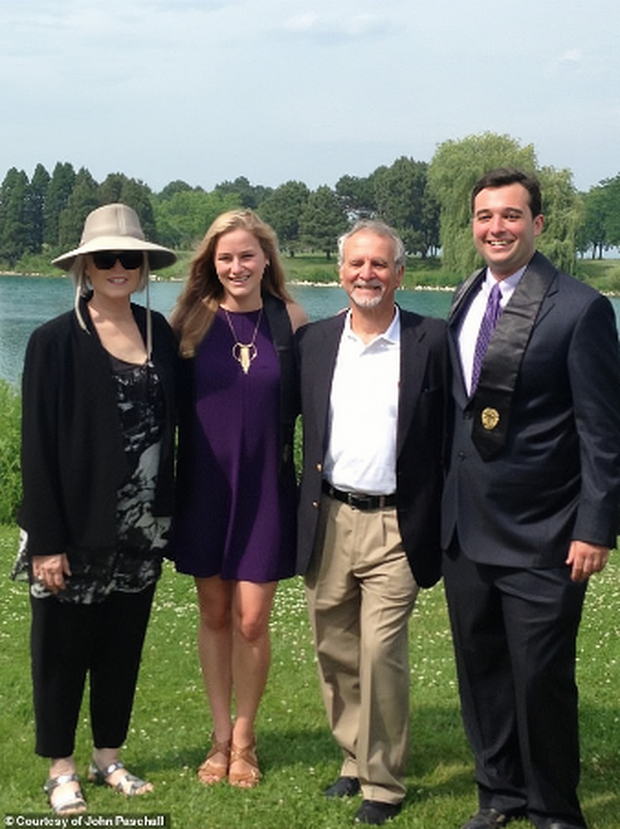 Paschall, sống ở Minnesota cùng vợ và con, gần đây anh đã đến thăm cha ở Bờ Đông vào đầu tháng 5, mà không biết rằng đây có thể là cuộc gặp cuối cùng giữa họ.‏