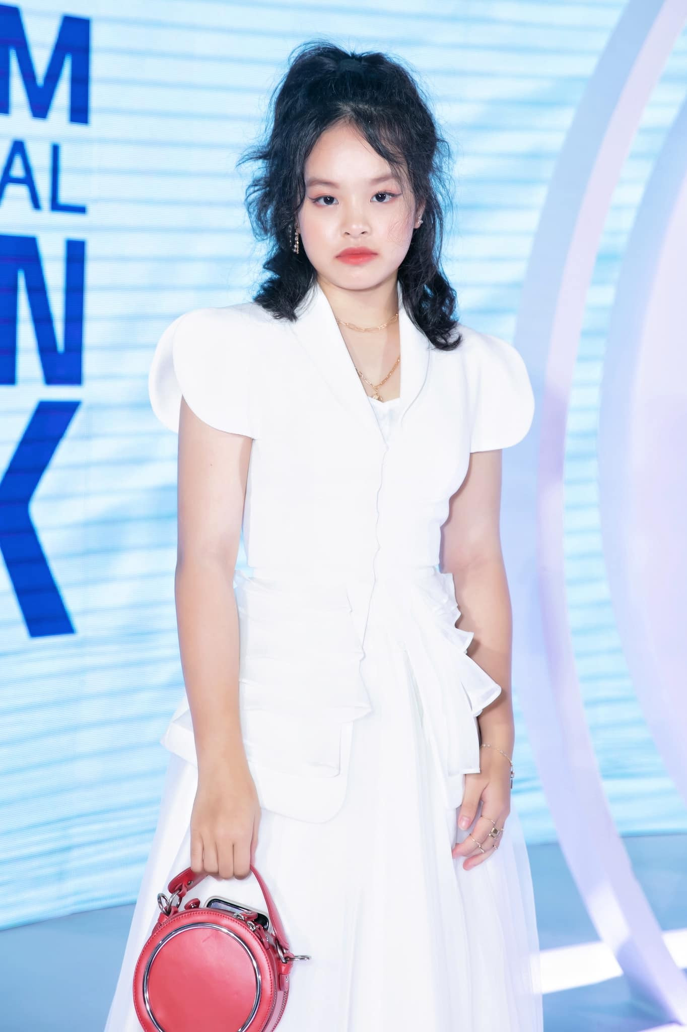 Được biết, Suli sống nội tâm, trách nhiệm và tình cảm.