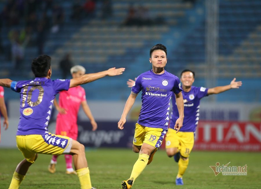 Quang Hải từng bay cao ở V-League