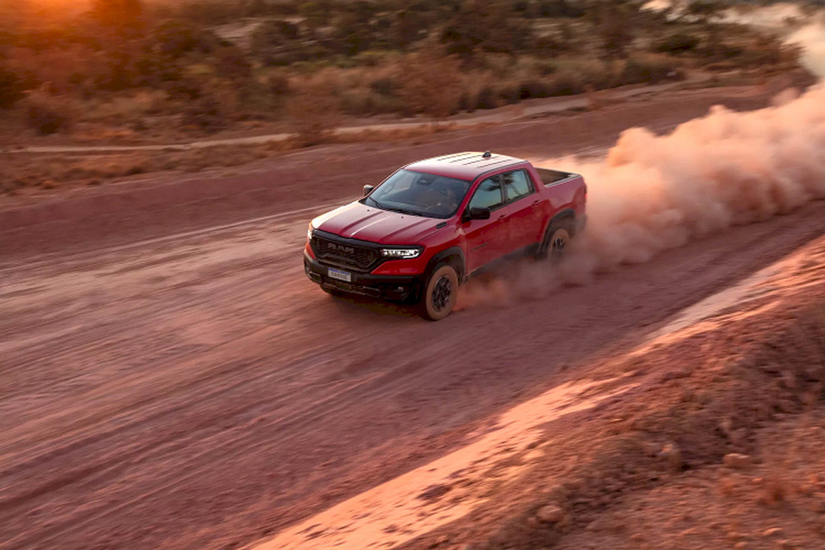 Theo thông số Ram công bố, phiên bản có hiệu năng tốt nhất của dòng Rampage là R/T máy xăng, có thể tăng tốc 0-100 km/h trong vòng 6,9 giây trước khi chạm đến vận tốc tối đa 220 km/h. Các bản Laramie và Rebel máy xăng cần 7,1 giây và chỉ tăng tốc được tới 210 km/h. Nếu dùng động cơ diesel, thời gian 0-100 km/h giảm xuống còn 10,9 giây và tốc độ tối đa dừng lại ở 186 km/h.