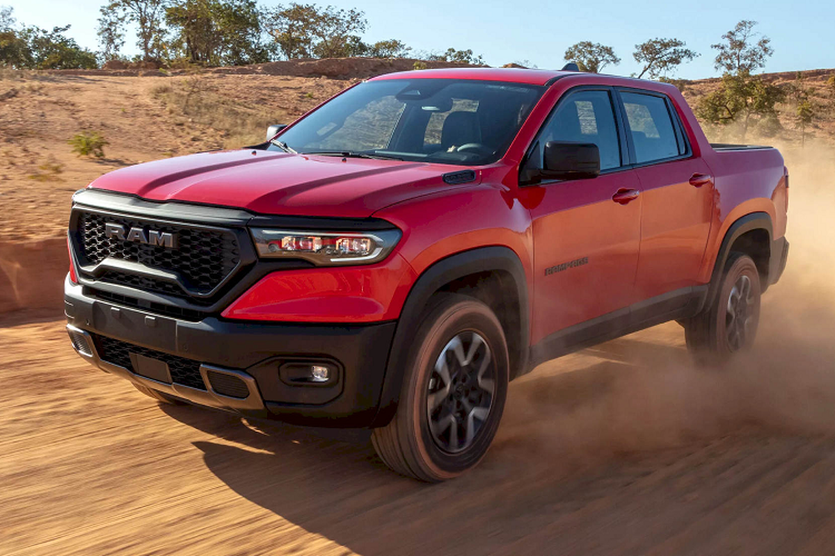 Ram đã chính thức ra mắt chiếc Rampage hoàn toàn mới, sản phẩm đầu tiên của hãng được thiết kế và phát triển hoàn toàn ở châu Mỹ Latinh. Ram Rampage 2024 mới là mẫu xe bán tải nhỏ gọn có thể vận hành bằng động cơ xăng hoặc dầu diesel, được chia làm nhiều cấp độ cấu hình với các đặc điểm phong cách riêng biệt là Laramie, Rebel và R/T.