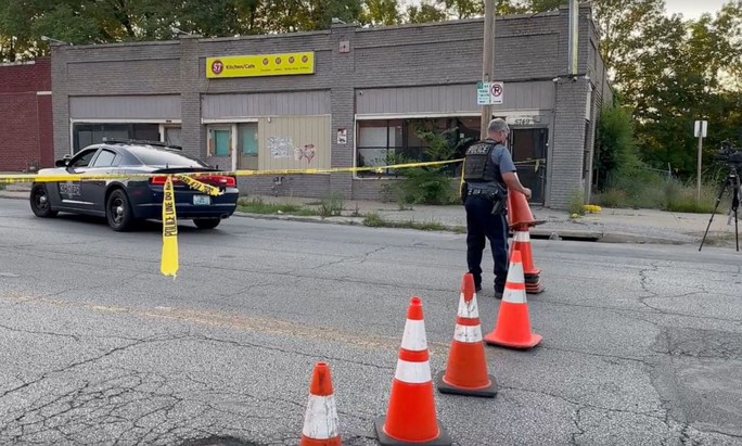 Cảnh sát phong tỏa hiện trường vụ xả súng. Ảnh: KMBC-TV