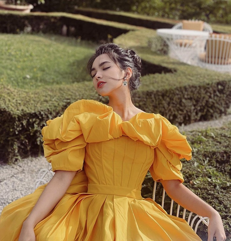 Sau khi tốt nghiệp cấp ba, Thiên Trang theo học ngành Marketing của trường Đại học Swinburne Việt Nam.