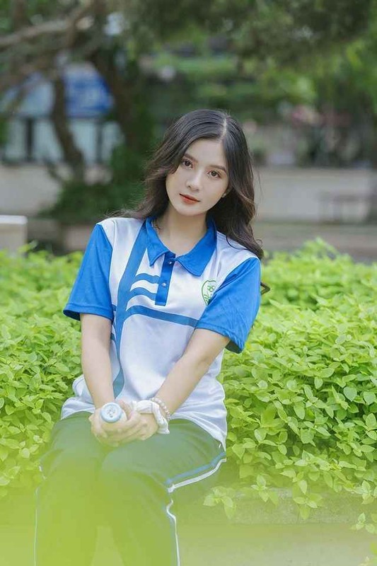 Hình ảnh cô nàng cười rạng rỡ tại điểm thi trường THPT Việt Đức, Hà Nội sau buổi thi Văn từng được dân mạng chia sẻ rộng rãi.