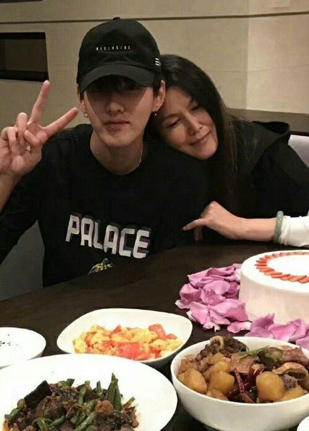 Mẹ của Ngô Diệc Phàm cũng là 