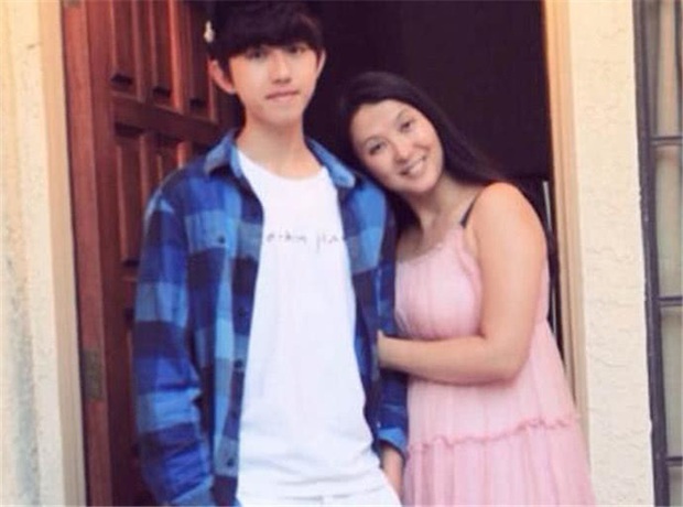 Ảnh hiếm hoi của Thái Từ Khôn và mẹ