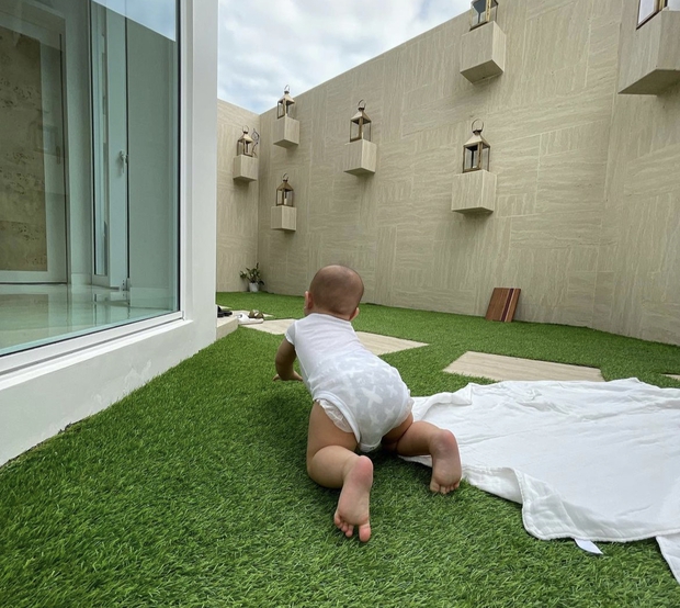 Vợ chồng Hà Hồ ưu tiên không gian để các con có thể vui chơi