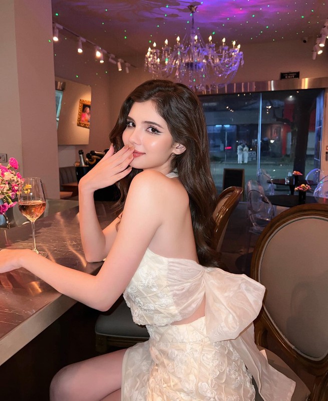 O’sullivan Xuân Mai sinh năm 2002, là một trong những bông hồng lai nổi tiếng đình đám trên MXH.