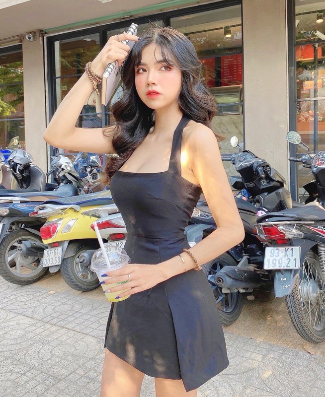 Dù kể lại việc bản thân bị chế giễu ngoại hình nhưng vì không muốn làm người hâm mộ lo lắng, Mai Dora khẳng định: “Còn chiến lắm, còn lâu mới gục ngã”.