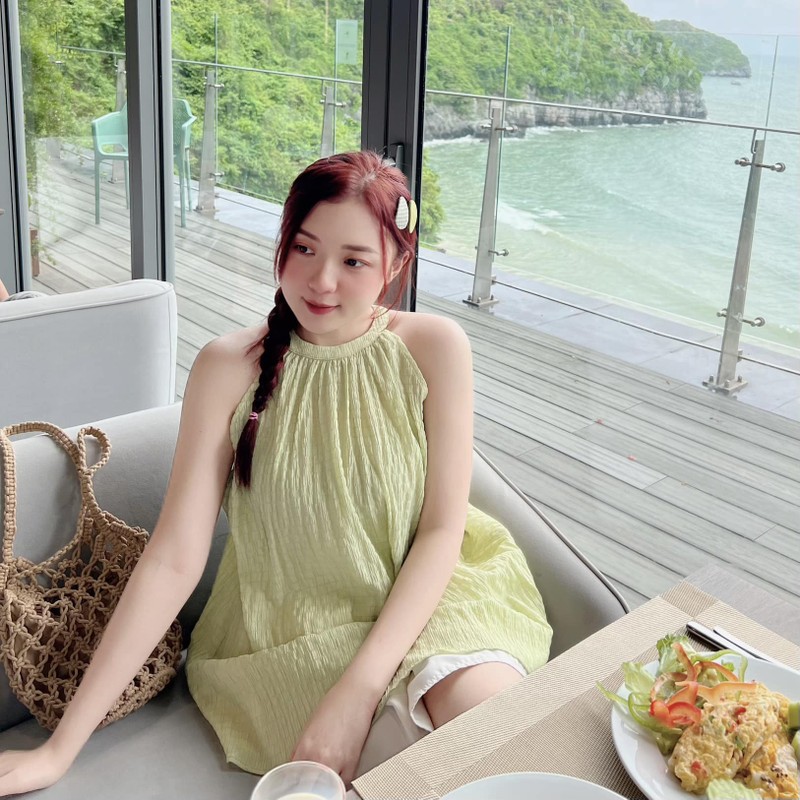 Nữ MC xinh đẹp lần đó phải viết tâm thư, chia sẻ lên MXH, dù rất khó chịu nhưng đây cũng là điều khiến cô càng thêm nỗ lực để hoàn thiện bản thân.