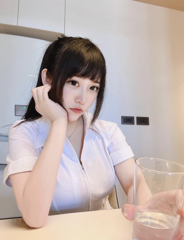 Chính vì nhờ nhan sắc trời phú này mà nữ y tá xứ Đài được nhiều trang tin nước ngoài đăng bài khen ngợi, một số trang tin như Sohu, Chinatimes đã từng đăng tin về cô gây chú ý.