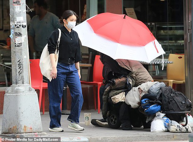 Cựu công chúa Nhật Bản được bắt gặp trên đường phố New York, Mỹ