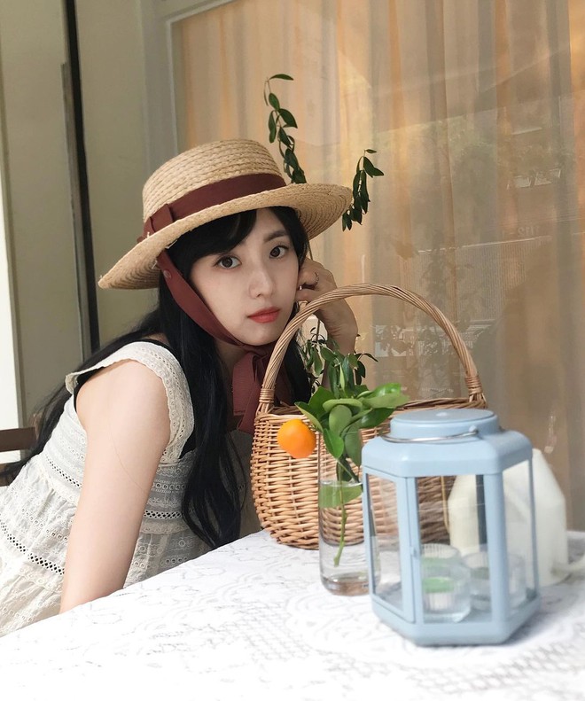 Một số hình ảnh ngoài đời của chị gái Jisoo