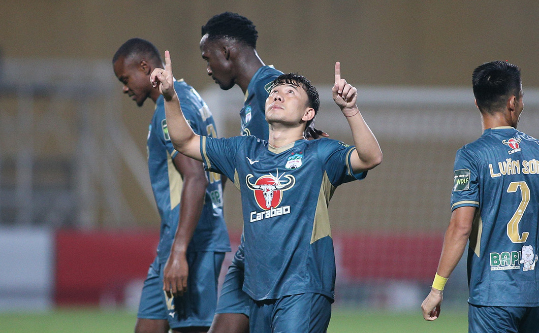 không nóng hơn chuyện HAGL trụ hạng sớm bỗng buồn cho đội bóng phố Núi 