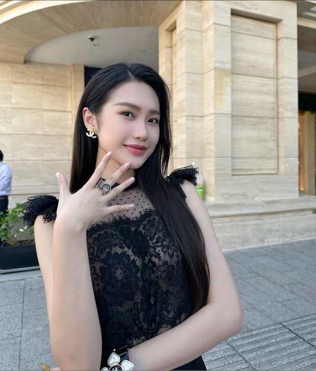 Doãn Hải My đeo nhẫn số 5 liên quan đến Đoàn Văn Hậu