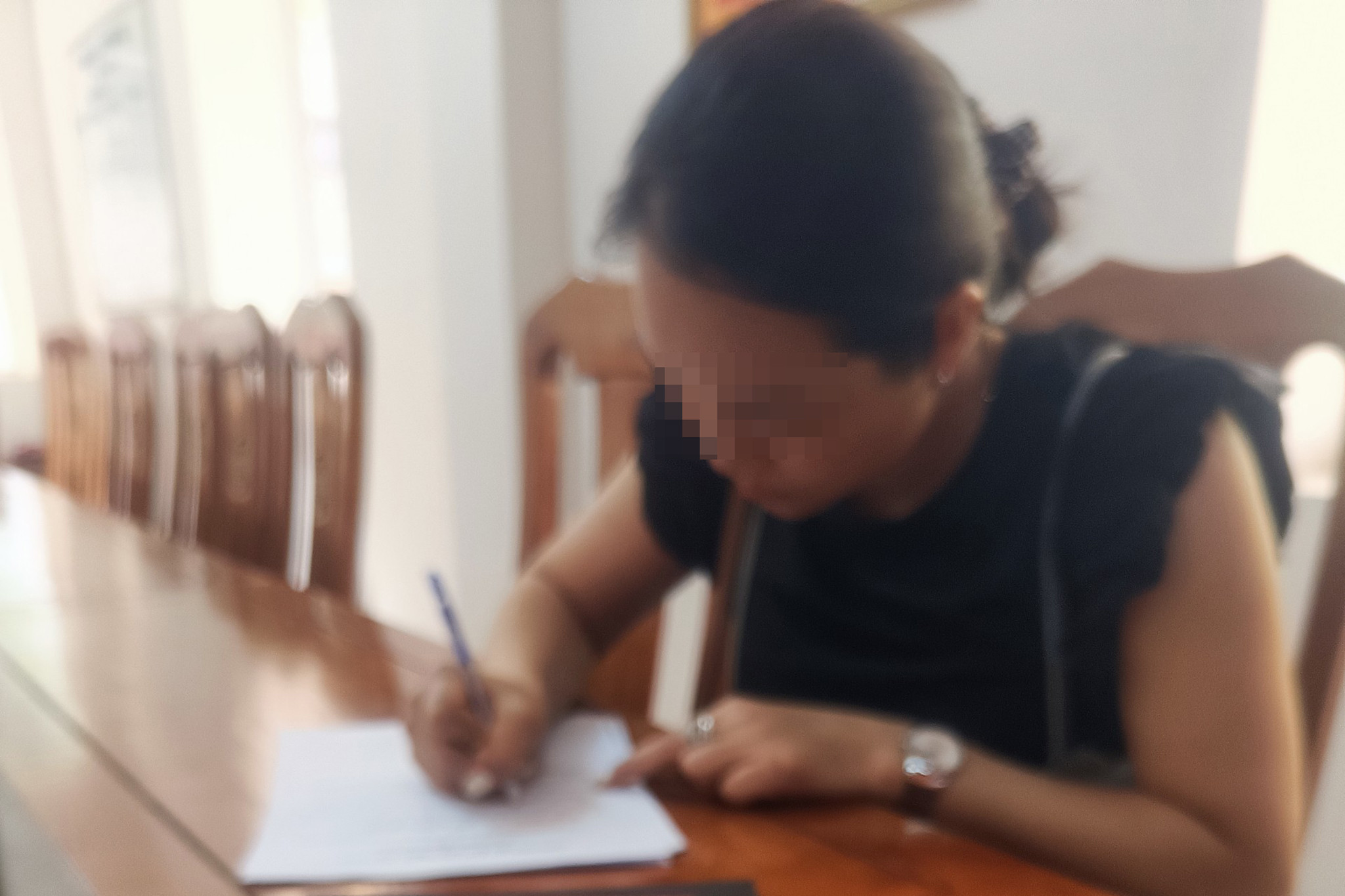 Nữ tài xế làm việc tại cơ quan Công an (Ảnh: CACC)