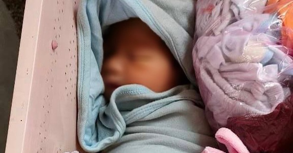 Bé trai bị bỏ rơi