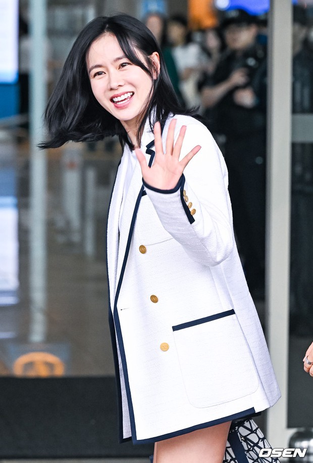 Nụ cười của bà xã Hyun Bin vẫn ngọt ngào và rạng ngời