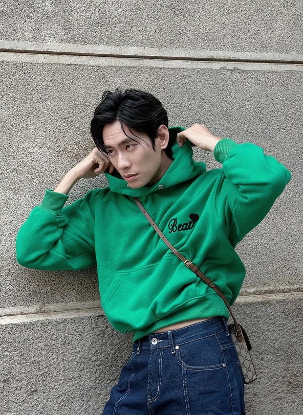 Kiều Minh Tuấn ghi điểm với phong cách trẻ trung, năng động