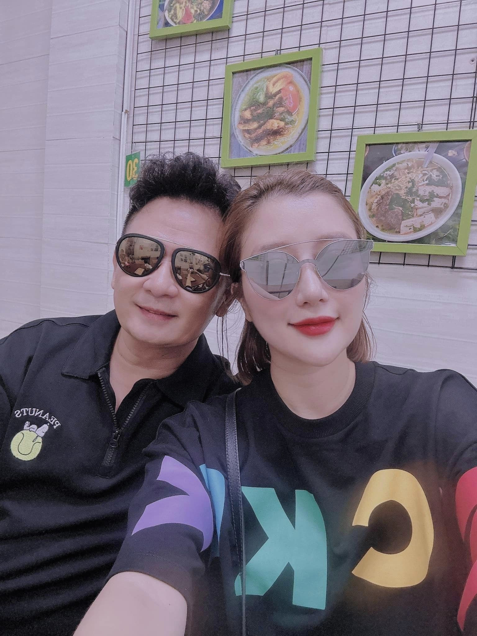 Bức ảnh hiếm hoi của Bằng Kiều và bạn gái Mai Linh được công khai trên mạng xã hội.