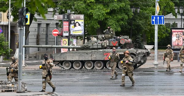 Lực lượng Tập đoàn Wagner tại TP Rostov-on-Don của Nga ngày 24-6. Ảnh: Reuters