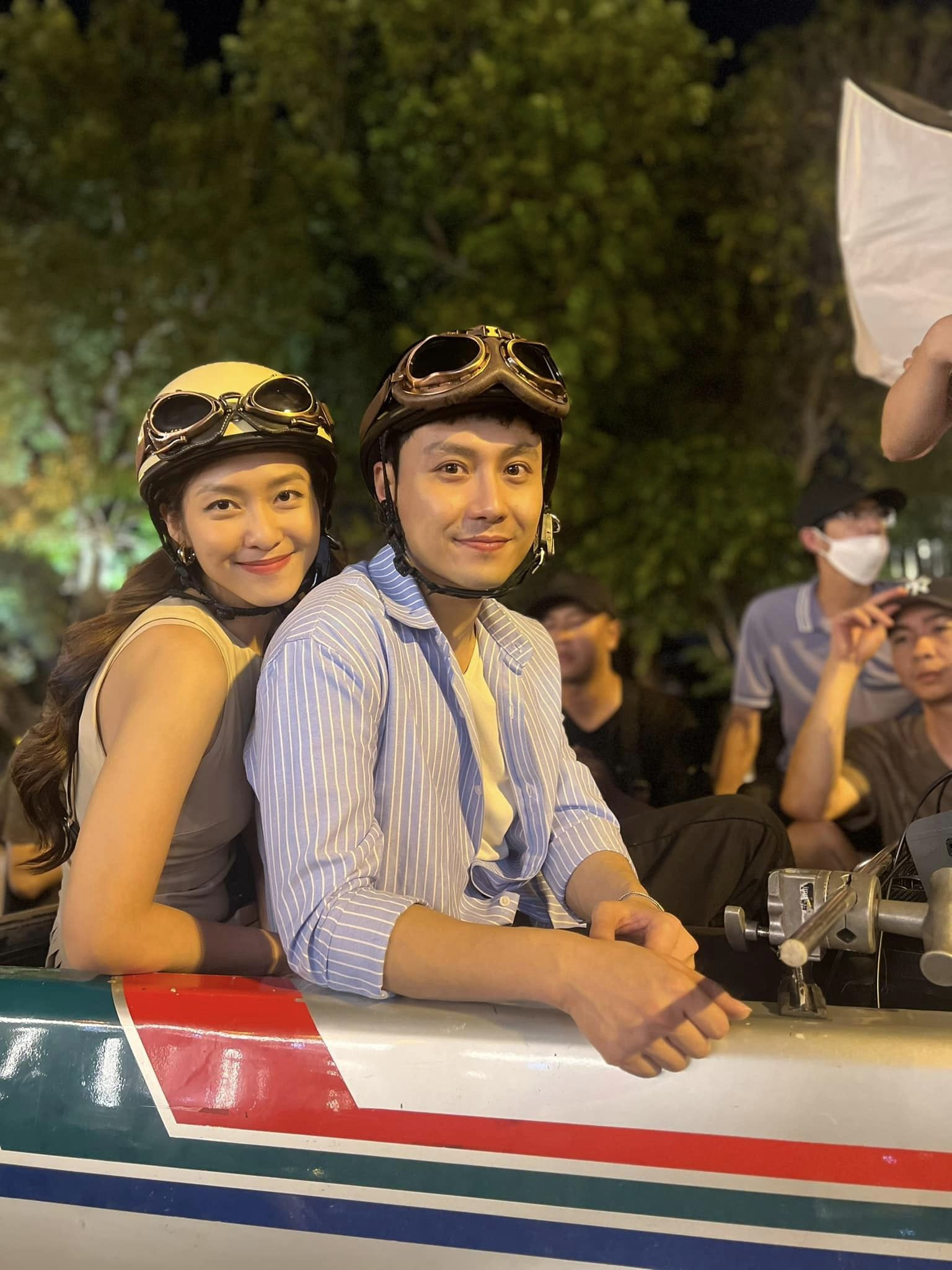 Thanh Sơn, Khả Ngân ở hậu trường phim. 