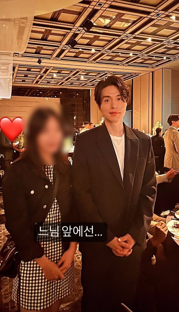 Qua cam thường, Lee Dong Wook vẫn gây ấn tượng mạnh nhờ gương mặt nét nào ra nét nấy