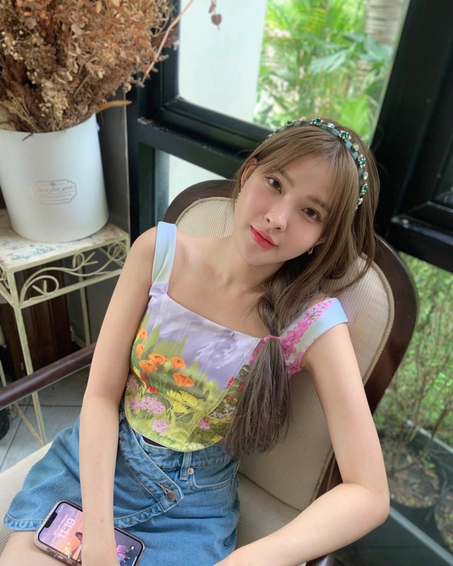 Được biết nữ MC Thái Lan này là hoa đã có chủ, chính điều này cũng khiến không ít chàng trai nuối tiếc.