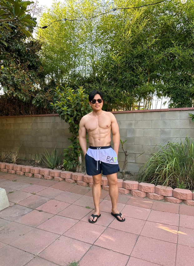 Quang Lê gây ngỡ ngàng khi đăng ảnh body săn chắc, cơ bắp cuồn cuộn