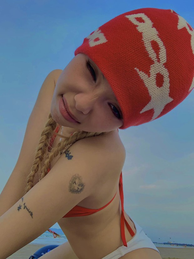 Liu Grace có vóc dáng nhỏ nhắn, thậm chí còn có nhiều người gọi cô nàng là “bé hạt tiêu”. Tuy nhiên nữ rapper lại toát lên vẻ cá tính, tinh nghịch không lẫn vào đâu.