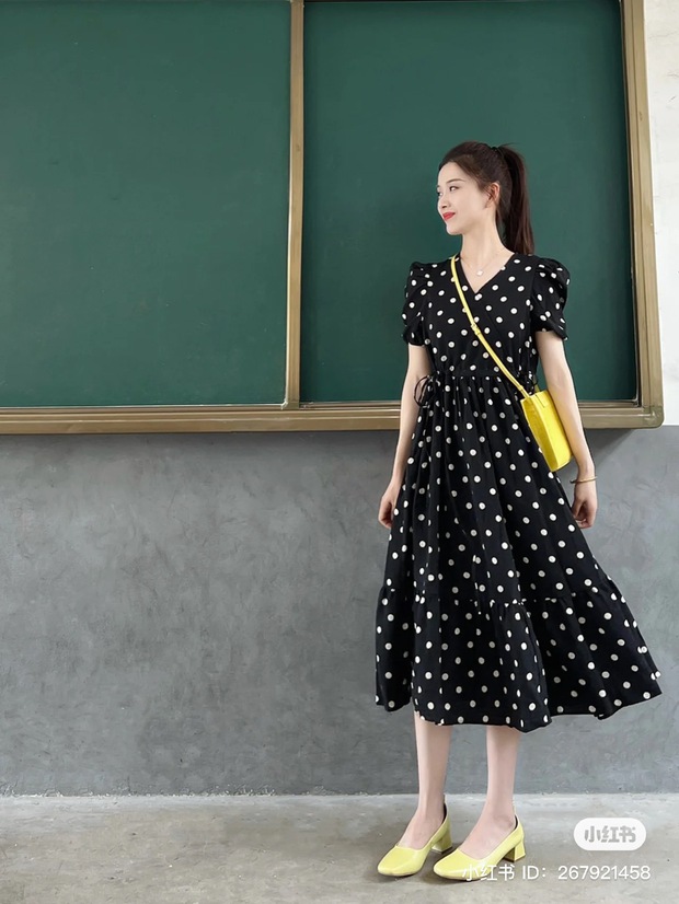 Trang phục của cô Đan Đan rất đa dạng, khi thì là váy liền bình thường...